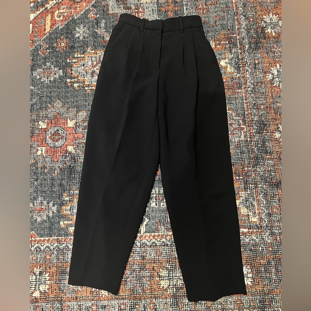 Aritzia Wilfred Carrot Pant in Black - Size 0